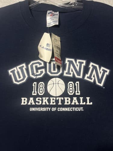 New UCONN T-SHIRT LARGE UNIVERSITY OF CONNECTICUT HUSKIES NCAA BASKETBALL Large. — connecticut fan gear