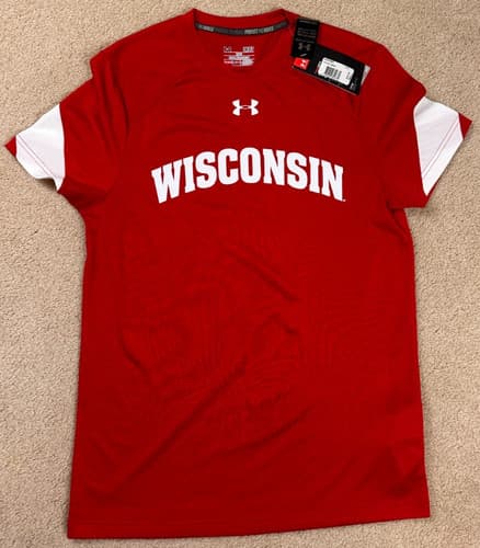 Wisconsin University Badgers Under Armour Loose Heat Gear Shirt Adult Small NWT — wisconsin fan gear