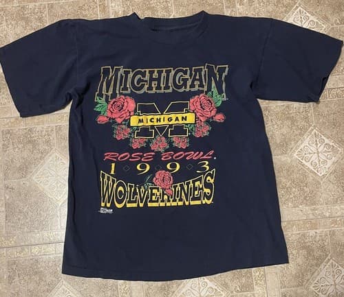 Vintage Michigan Wolverines Football T-Shirt Sweatshirt Hoodie — michigan fan gear