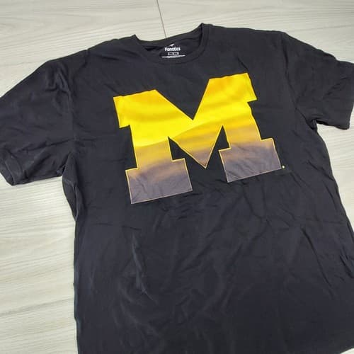 Michigan Wolverines T-Shirt Mens XL Big M Football Athletic Fanatics Sports — michigan fan gear