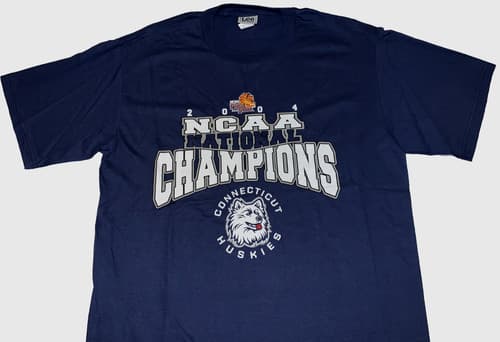 Rare 2004 UCONN Connecticut Huskies NCAA Basketball Champions T-Shirt New! LARGE — connecticut fan gear