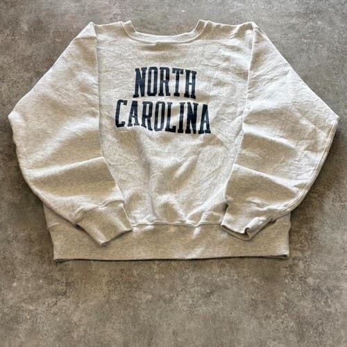 North Carolina Tar Heels Spellout Sweatshirt Gildan Unisex S-5XL — north-carolina fan gear