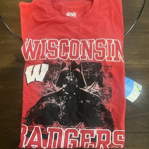 Wisconsin Badgers Star Wars Darth Vader T-Shirt Red L NCAA NWT Cotton Blend — wisconsin fan gear