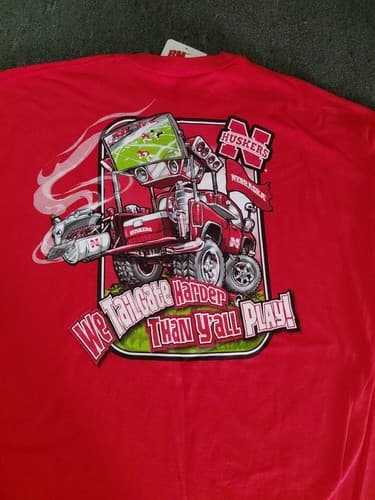 NWT XXL Big Man On Campus BMOC Nebraska Huskers Football Graphic T Shirt — nebraska fan gear