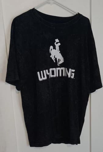 University of Wyoming COWBOYS Acid Wash Black T Shirt XL — wyoming fan gear