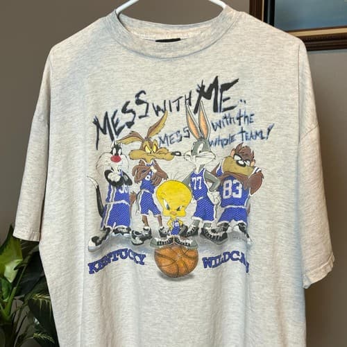 Vintage 1996 Looney Tunes Kentucky Wildcats Basketball shirt VK08564 — kentucky fan gear